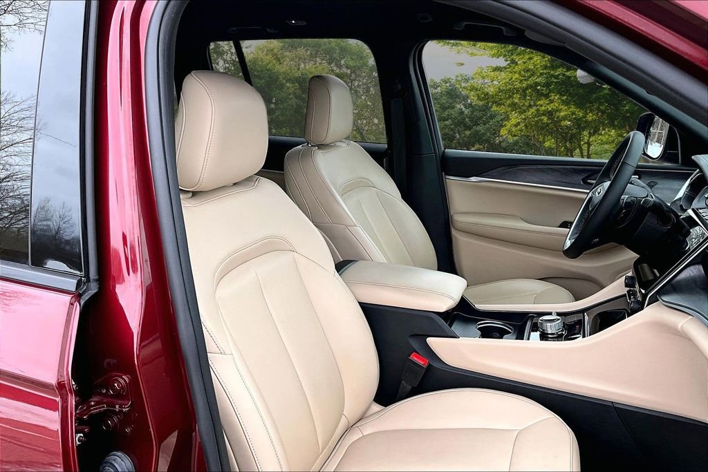 Used 2024 Jeep Grand Cherokee Limited image 7