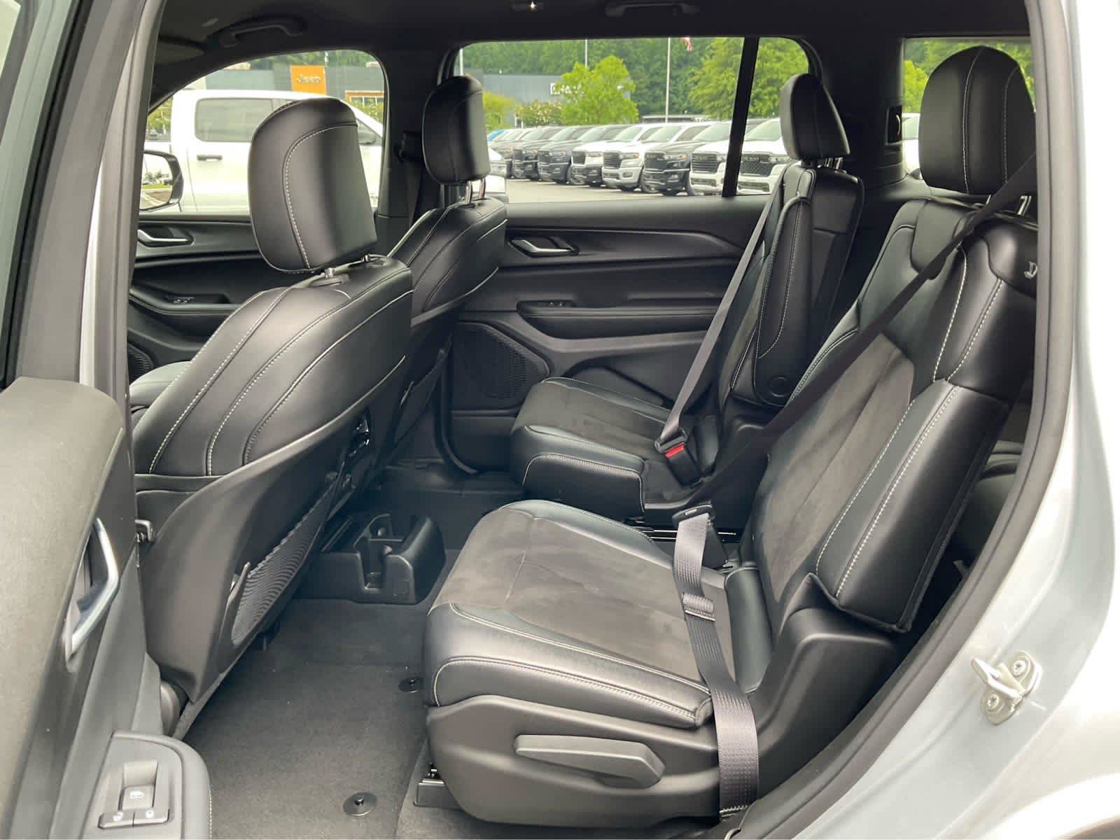 Used 2023 Jeep Grand Cherokee L Laredo RWD image 22