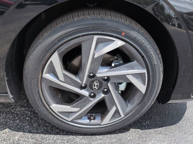 New 2026 Hyundai Elantra Limited FWD image 11