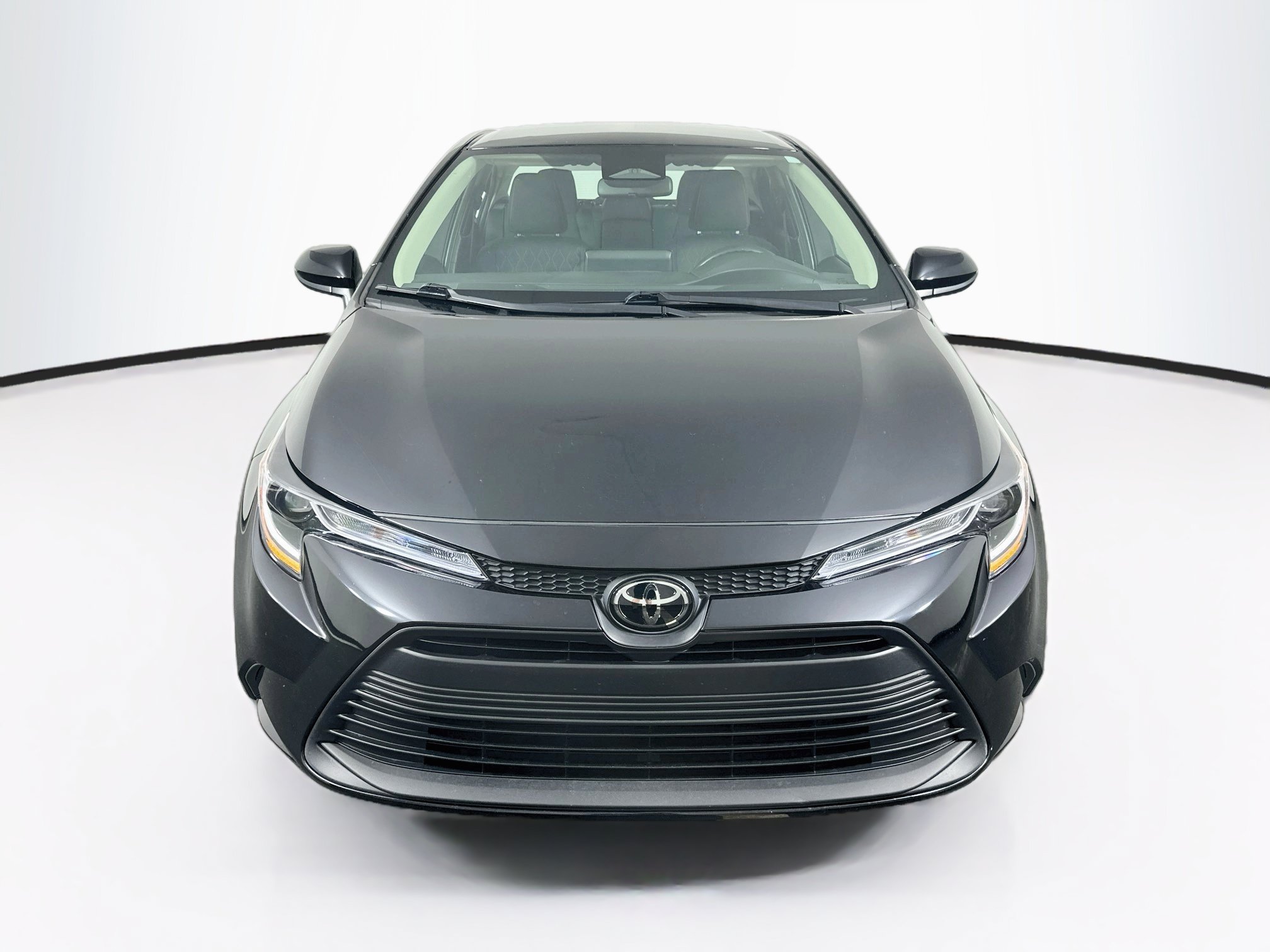 Used 2025 Toyota Corolla LE FWD image 2