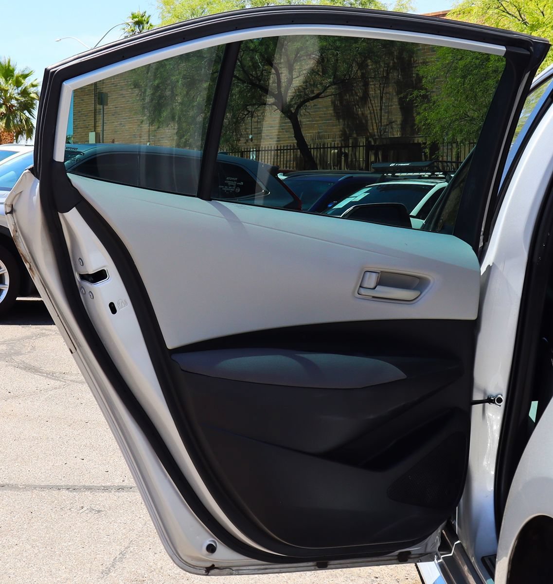 Used 2022 Toyota Corolla LE w/ Carpet Mat Package (TMS) FWD image 31
