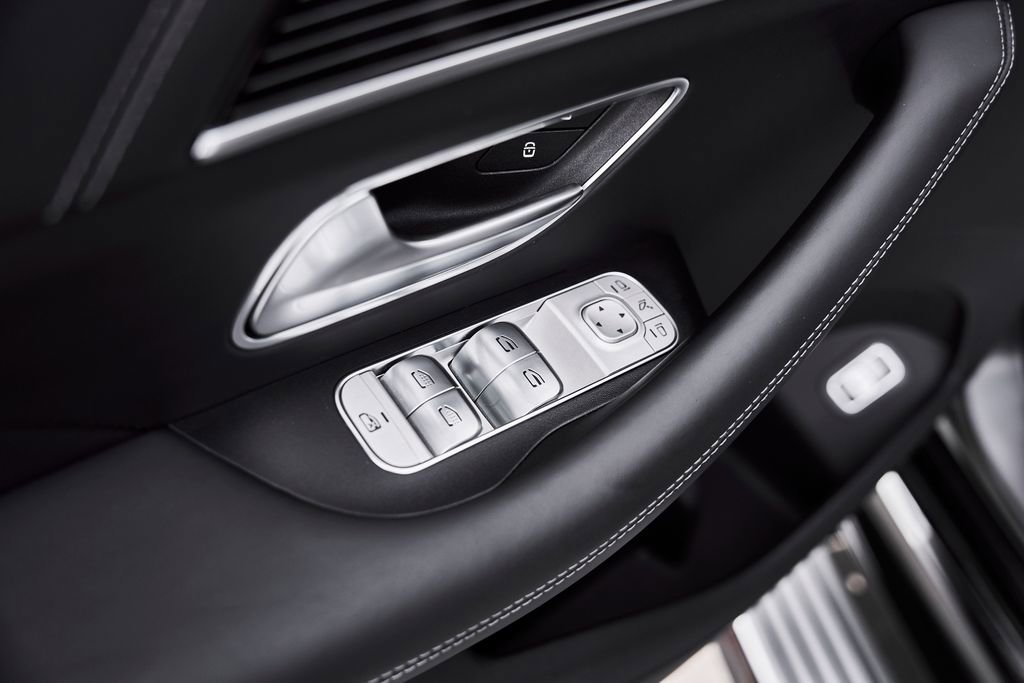 Used 2024 Mercedes-Benz Maybach GLS 600 4MATIC image 33