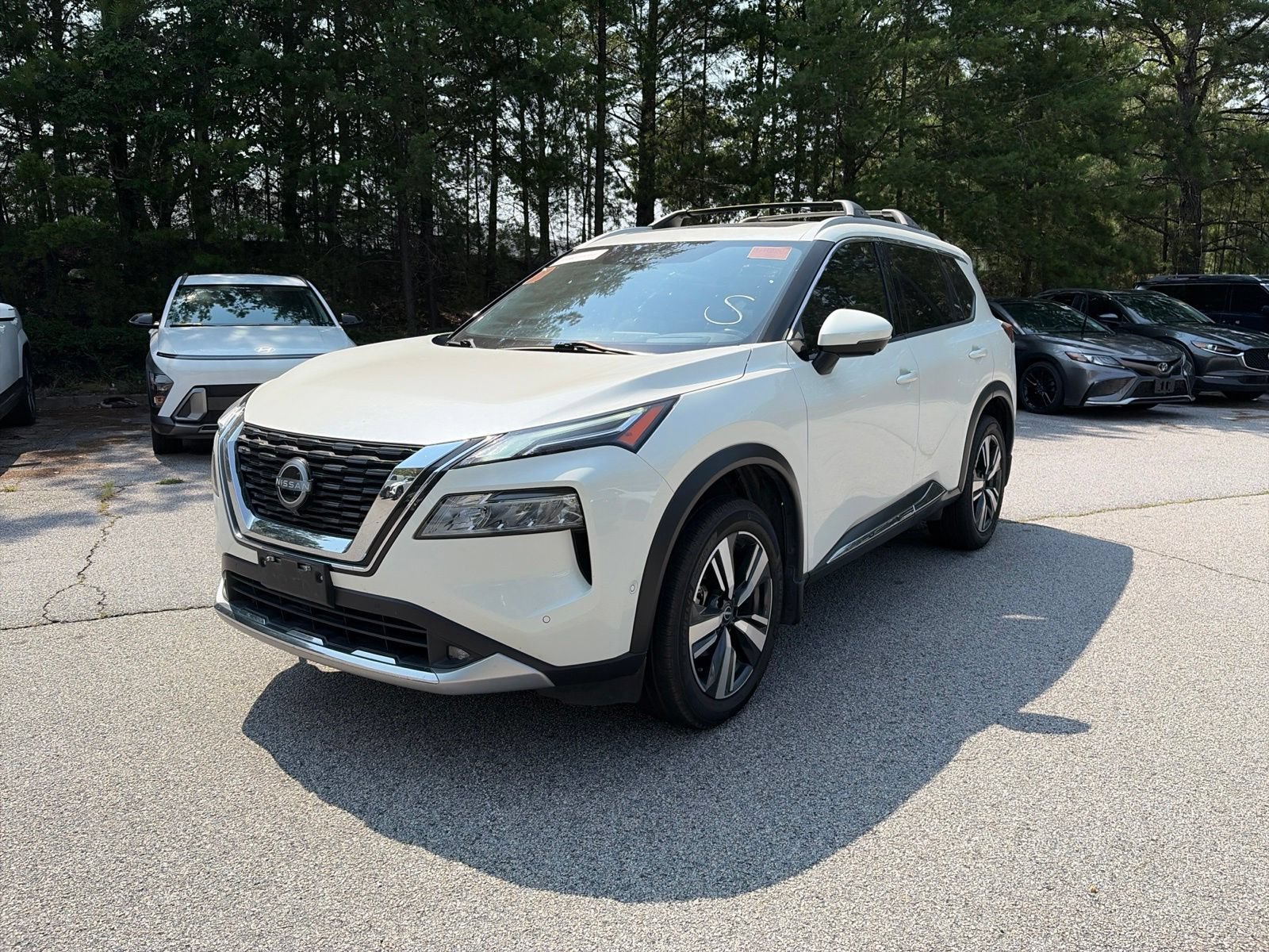 Used 2022 Nissan Rogue Platinum w/ Head-Up Display Package FWD image 2