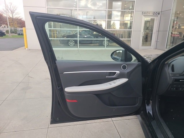 Used 2023 Hyundai Sonata SE image 17