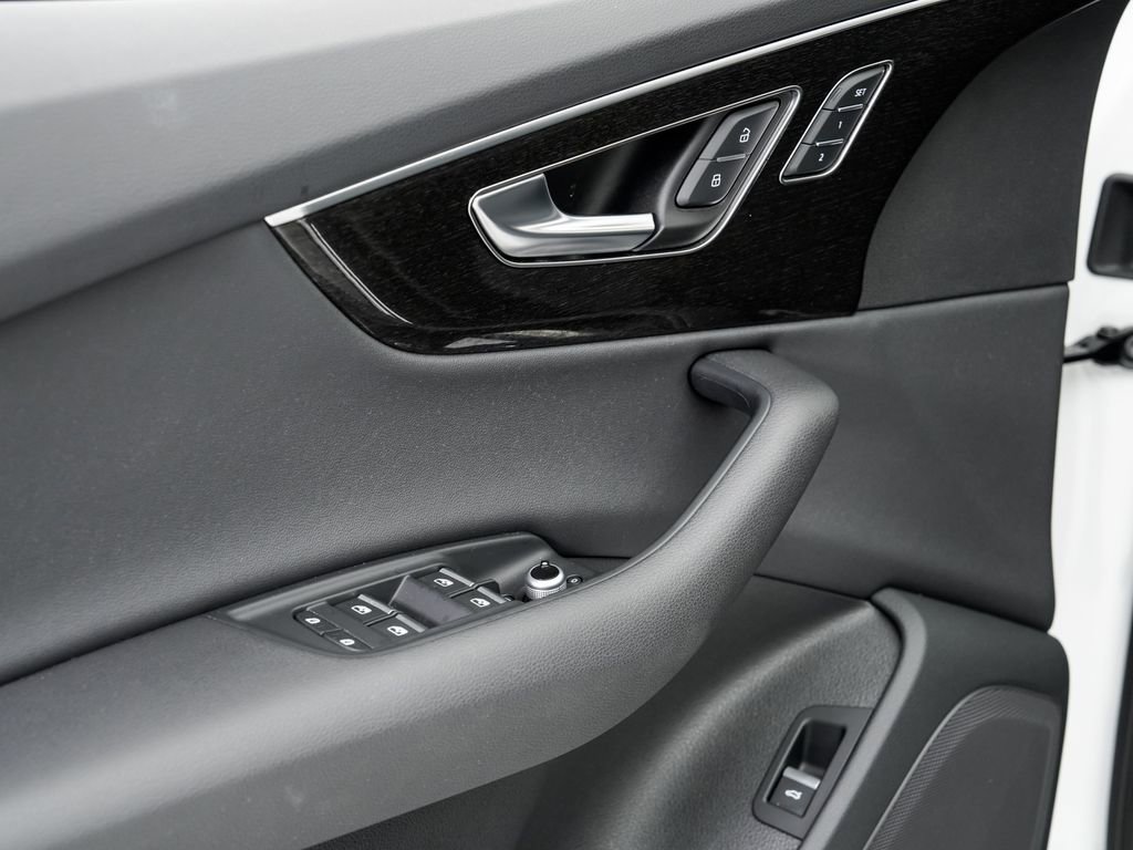 Certified 2025 Audi Q7 3.0T Premium w/ Convenience Package image 8