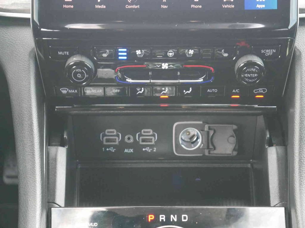 Certified 2025 Jeep Grand Cherokee Limited w/ Luxury Tech Group II AWD/4WD image 9