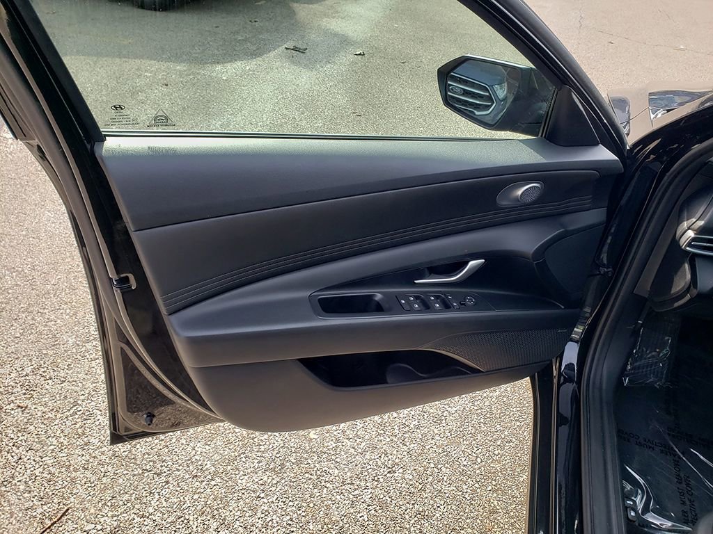 Used 2021 Hyundai Elantra Limited image 10