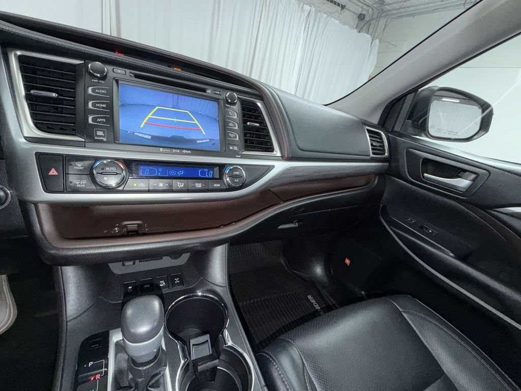 Used 2017 Toyota Highlander Limited AWD/4WD image 24