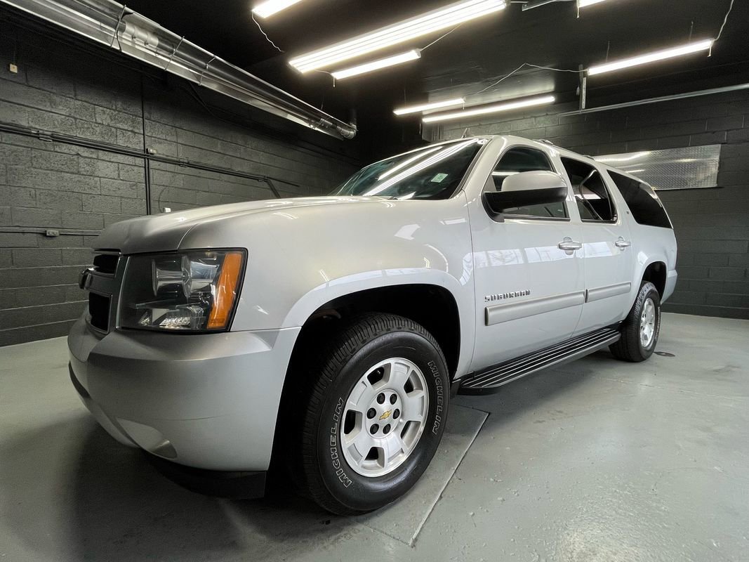 Used 2014 Chevrolet Suburban LT image 2