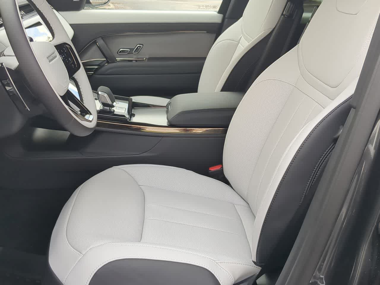 New 2026 Land Rover Range Rover Sport Dynamic SE AWD/4WD image 17