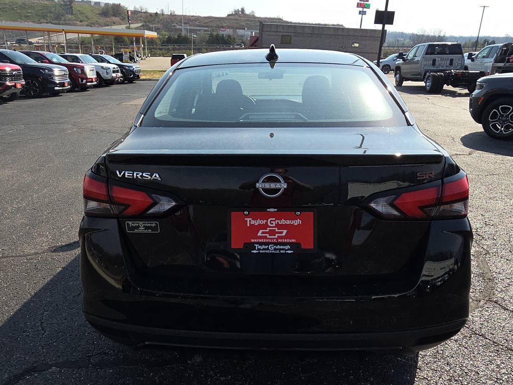 Used 2024 Nissan Versa SR FWD image 7