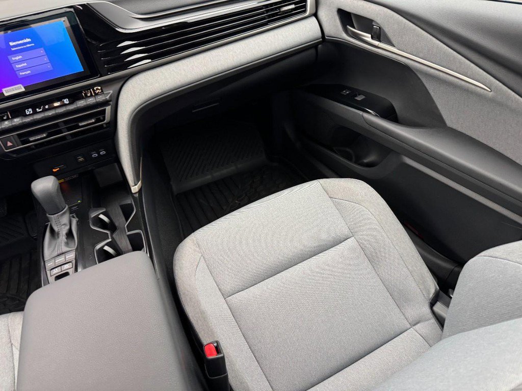 New 2026 Toyota Camry Hybrid FWD image 11