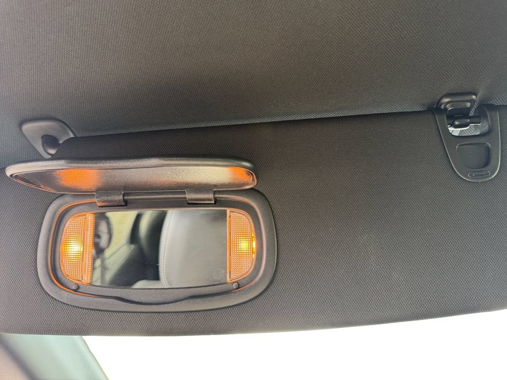 Used 2025 Chrysler Pacifica Select FWD image 19