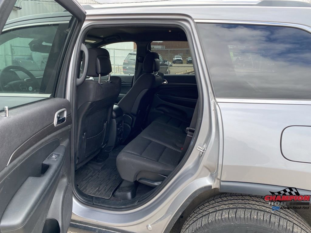 Used 2018 Jeep Grand Cherokee Laredo image 14
