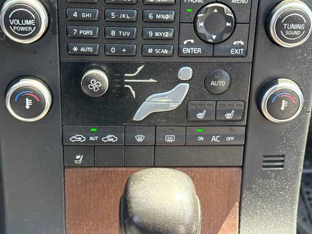 Used 2010 Volvo XC70 3.2 image 25