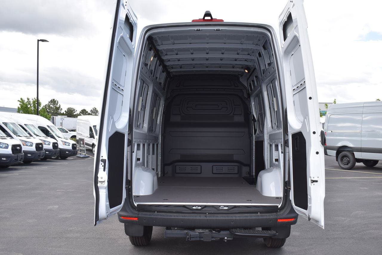 Used 2024 Mercedes-Benz Sprinter 2500 image 5