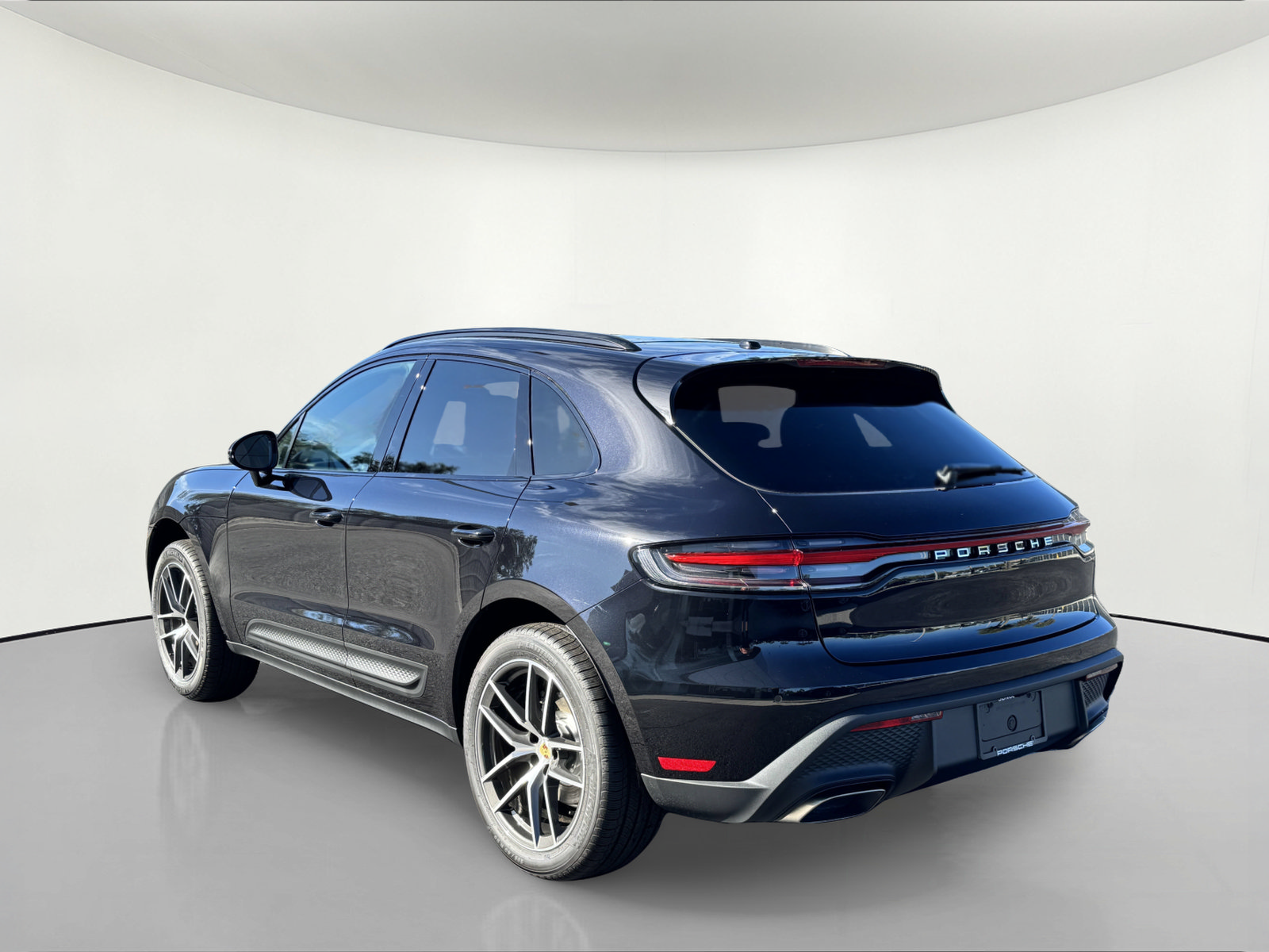 New 2025 Porsche Macan AWD/4WD image 3