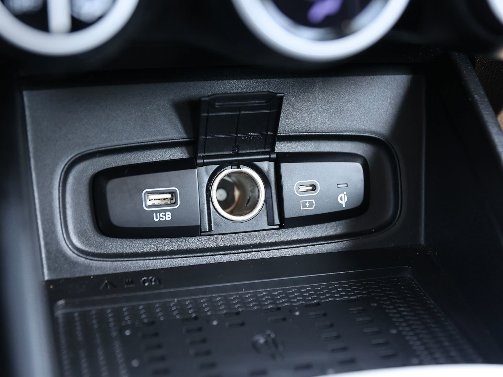 Certified 2023 Hyundai Venue Limited image 24