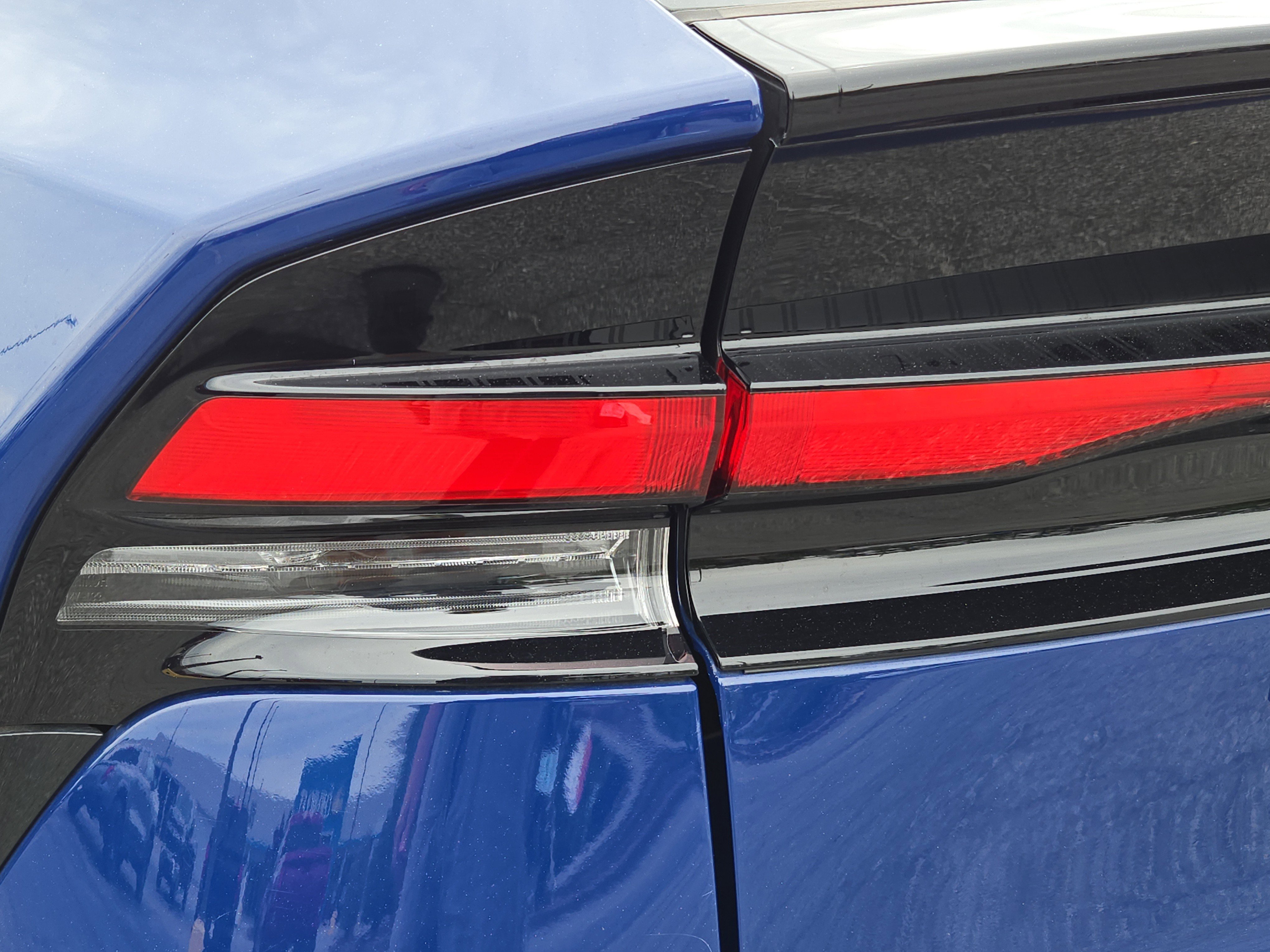 Used 2024 Toyota Prius XLE image 12