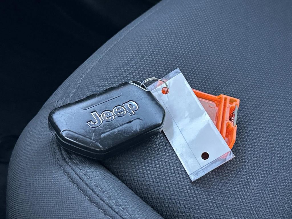 Used 2021 Jeep Gladiator Sport image 22