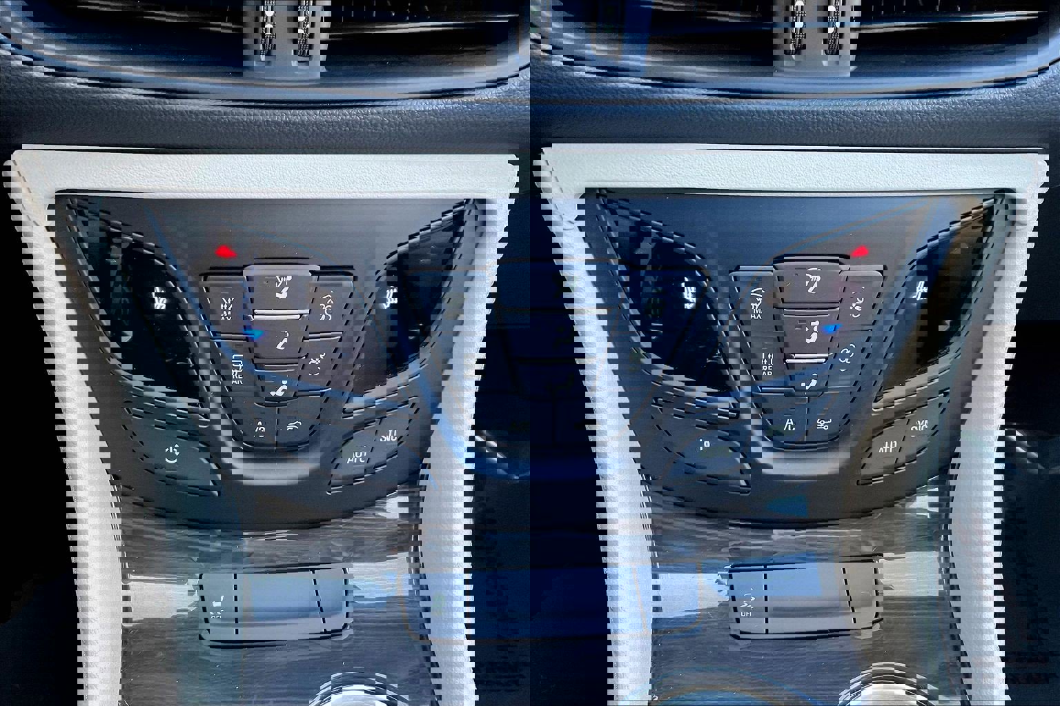 Used 2020 Buick Envision Essence FWD image 15