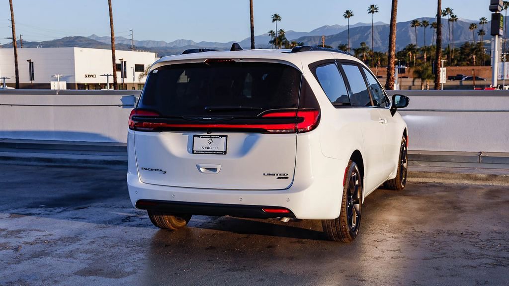 New 2026 Chrysler Pacifica Limited w/ S Appearance Package AWD/4WD image 9