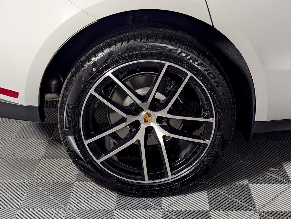 New 2026 Porsche Macan AWD/4WD image 13