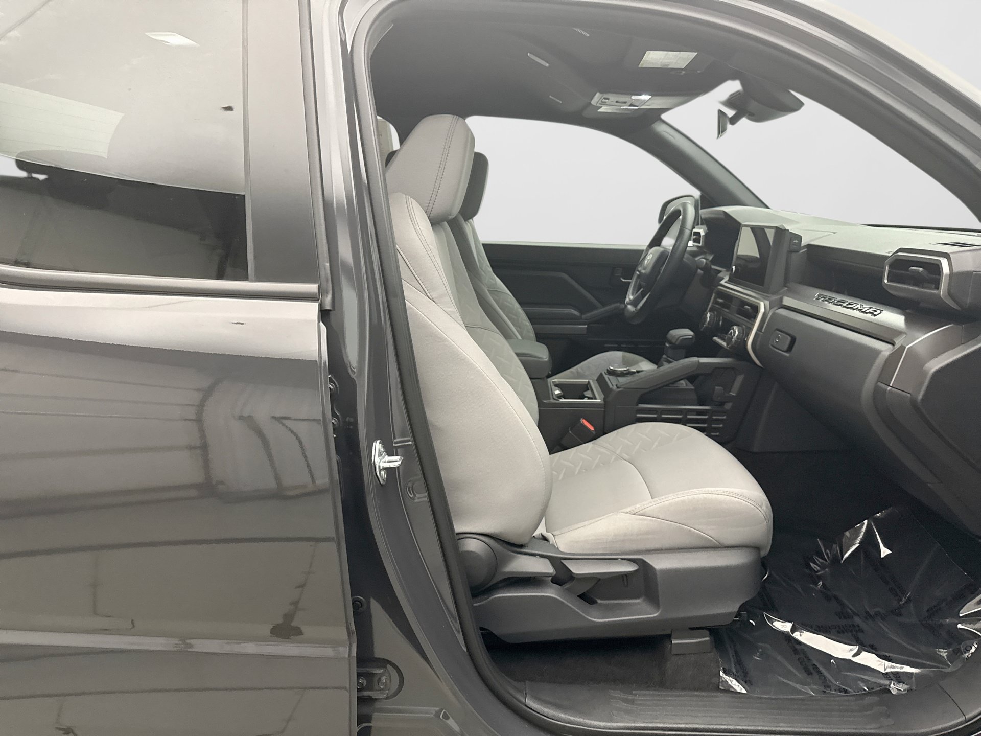 Used 2025 Toyota Tacoma SR5 AWD/4WD image 16