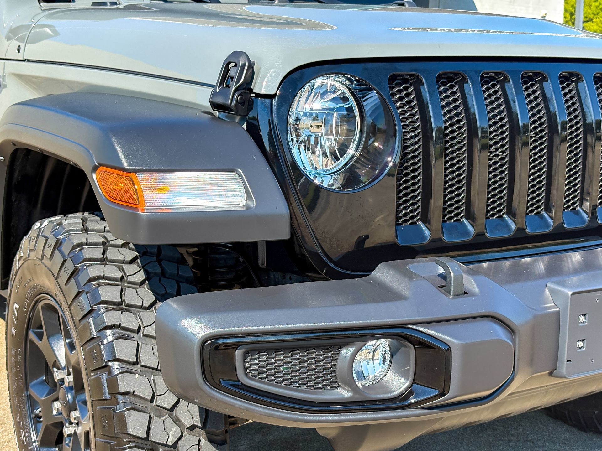 Used 2022 Jeep Wrangler Sport AWD/4WD image 3