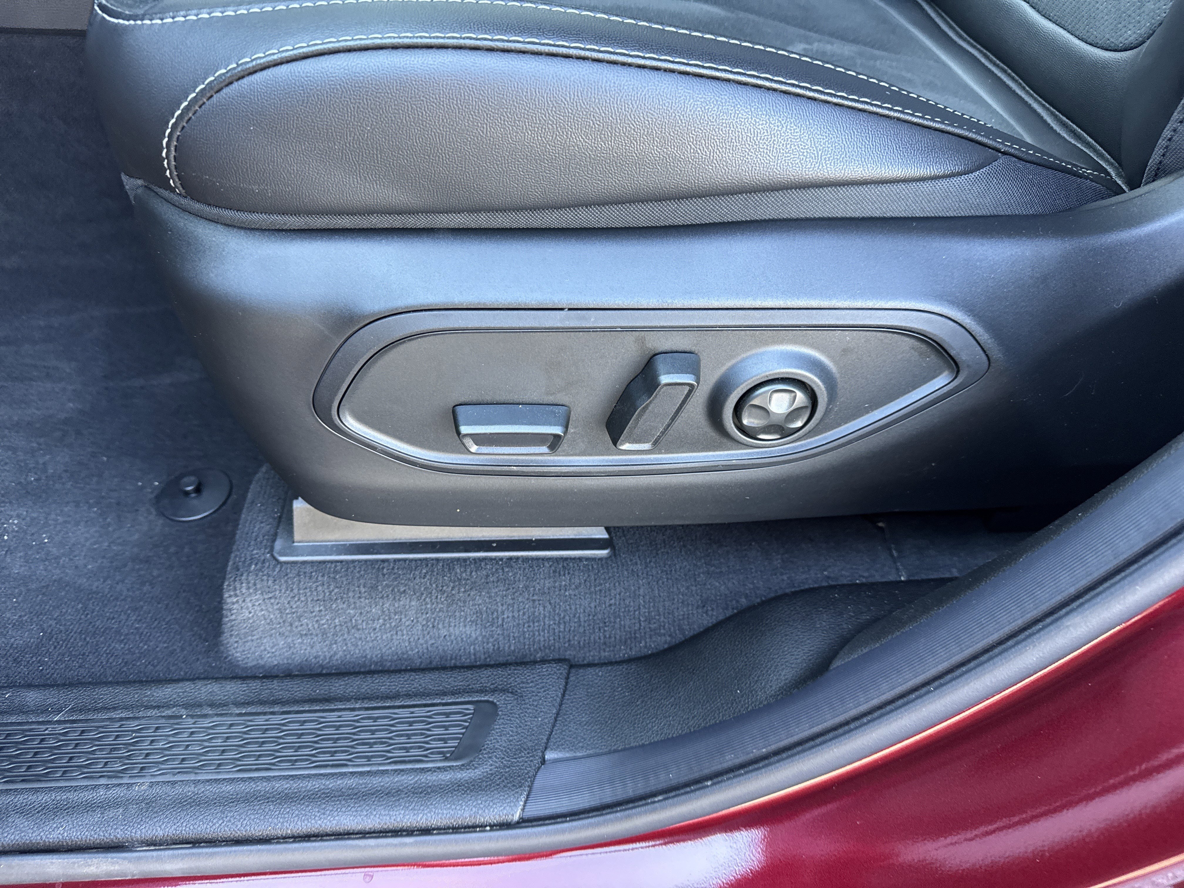 New 2026 Jeep Grand Cherokee Altitude image 12