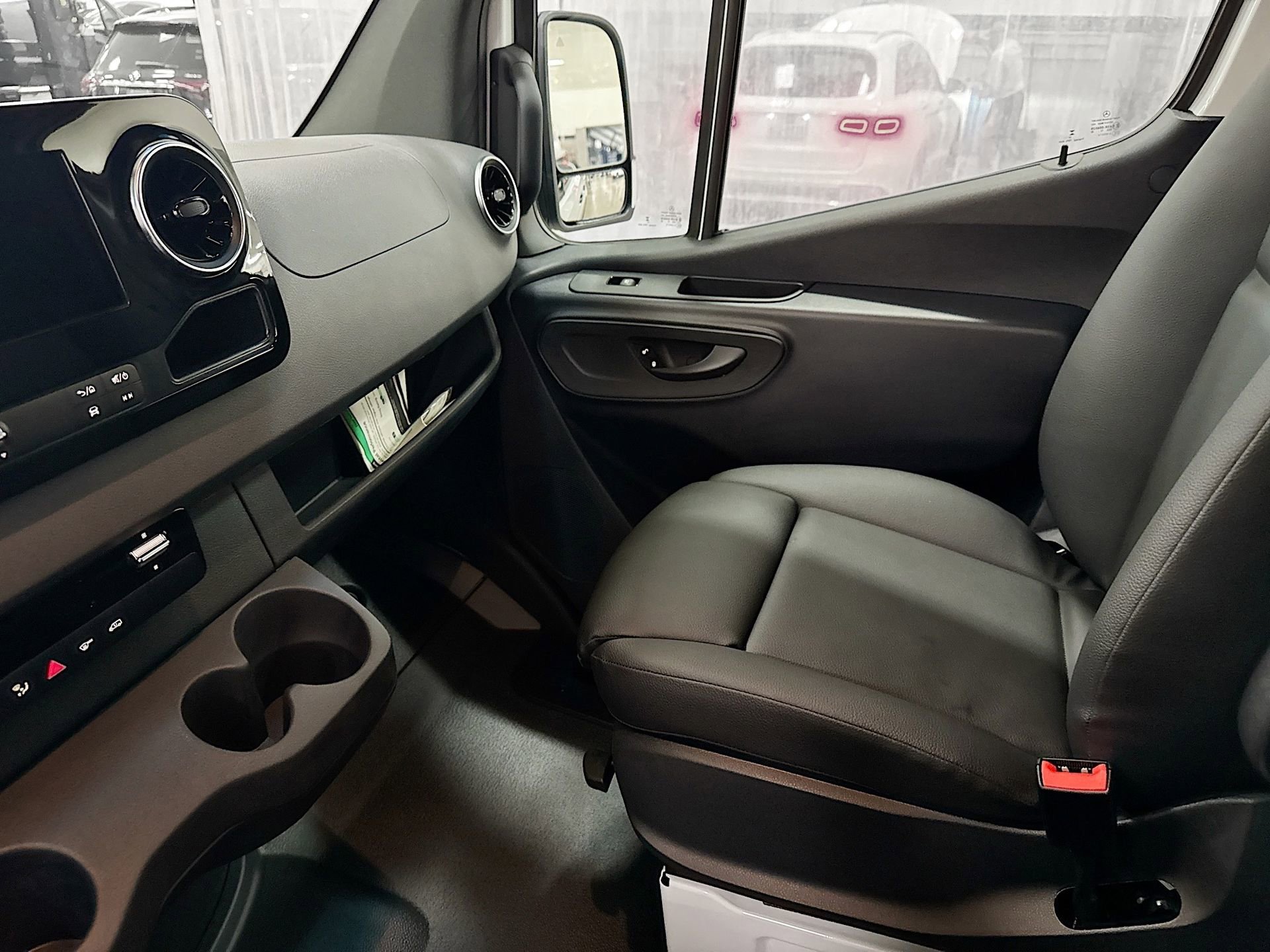 Used 2025 Mercedes-Benz Sprinter 2500 image 23