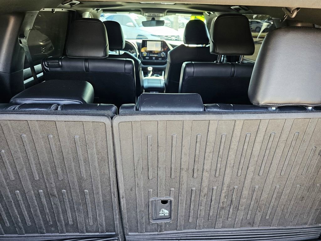 Used 2021 Toyota Highlander XSE FWD image 18