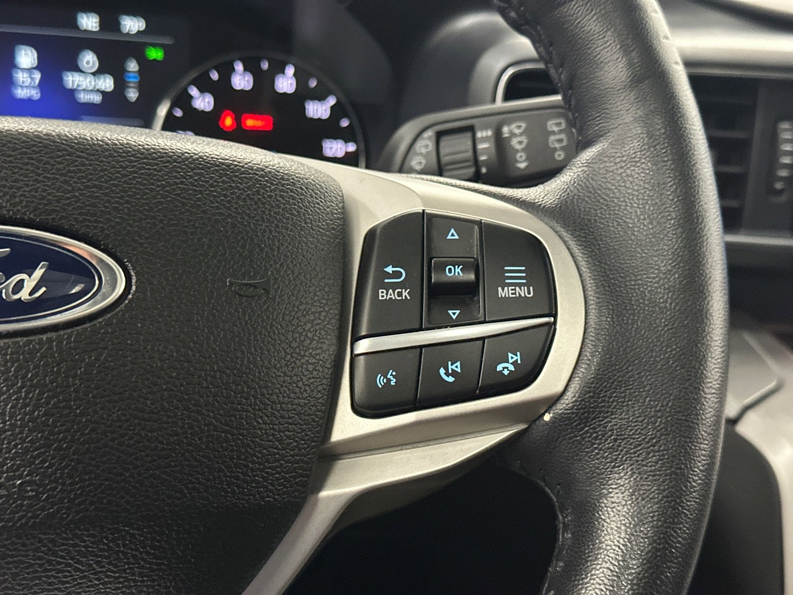 Used 2022 Ford Explorer XLT w/ Equipment Group 202A image 25