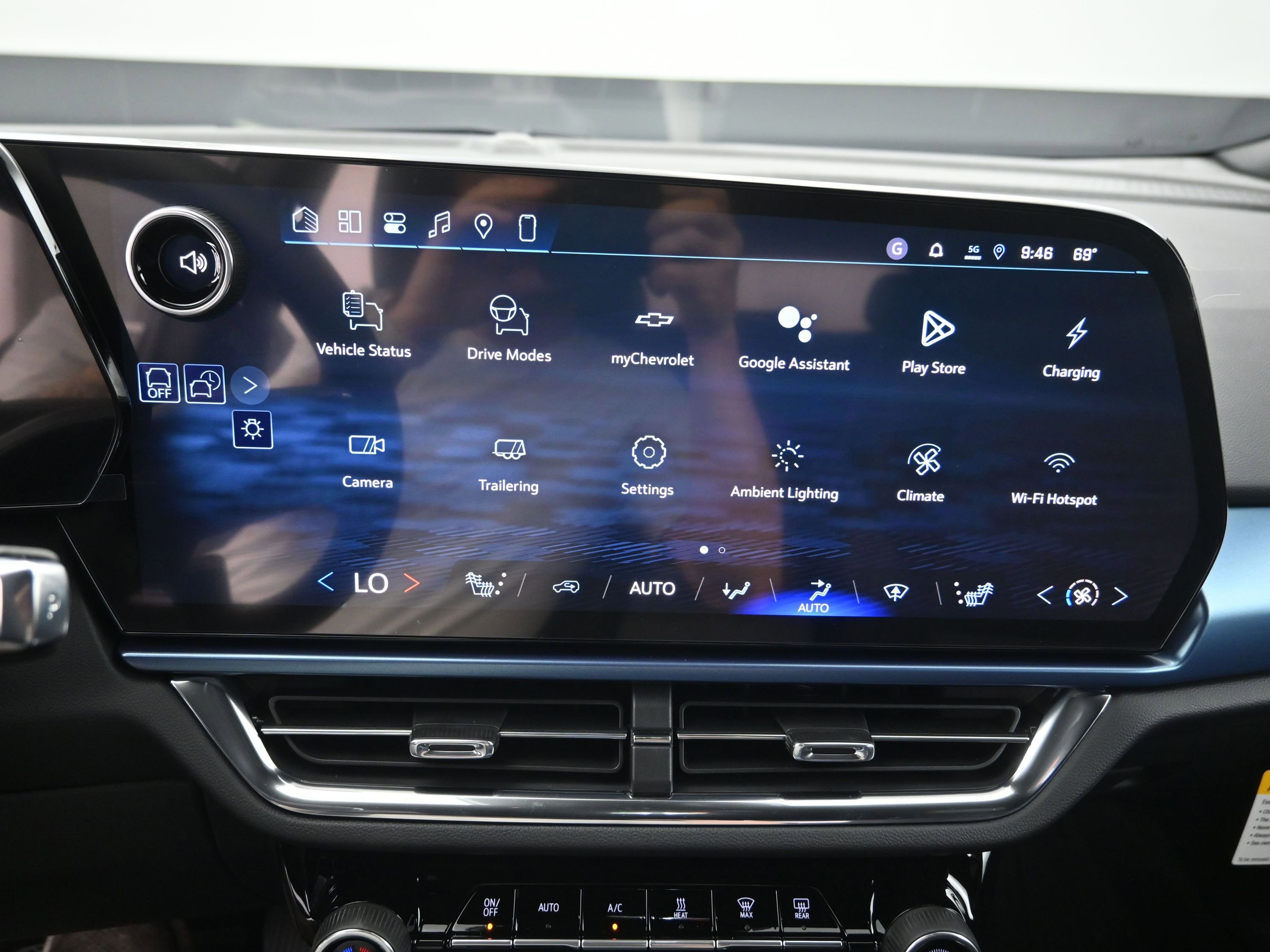 New 2026 Chevrolet Equinox EV LT image 17