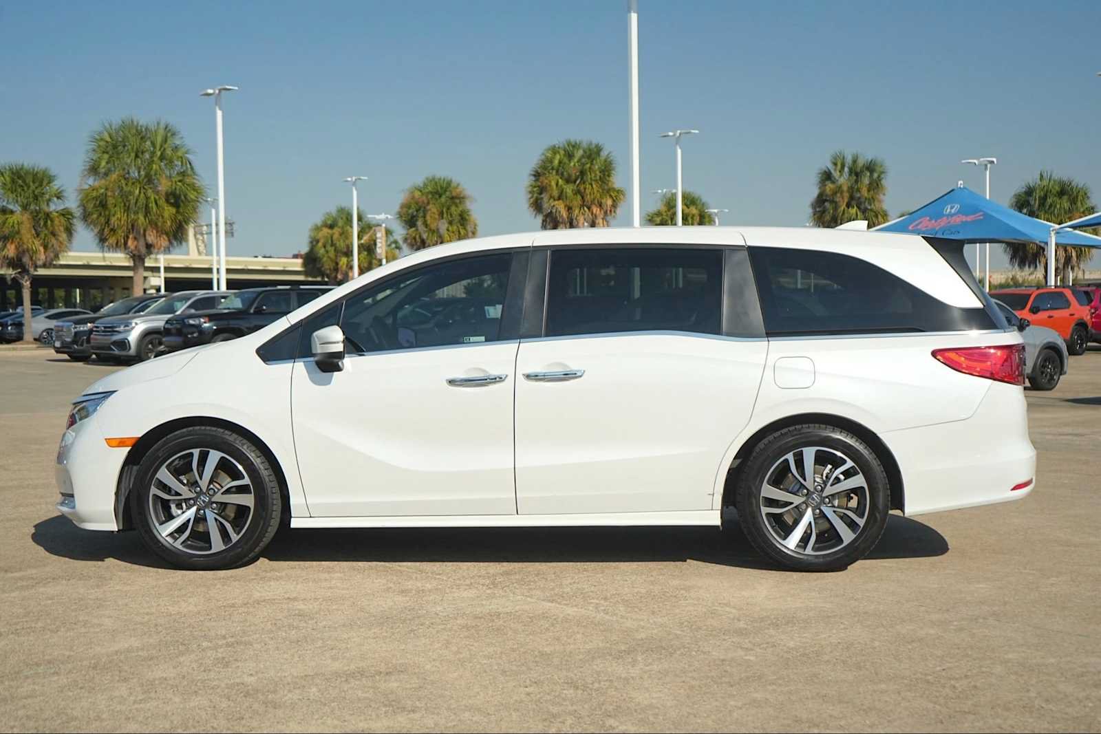 Used 2023 Honda Odyssey Touring image 3