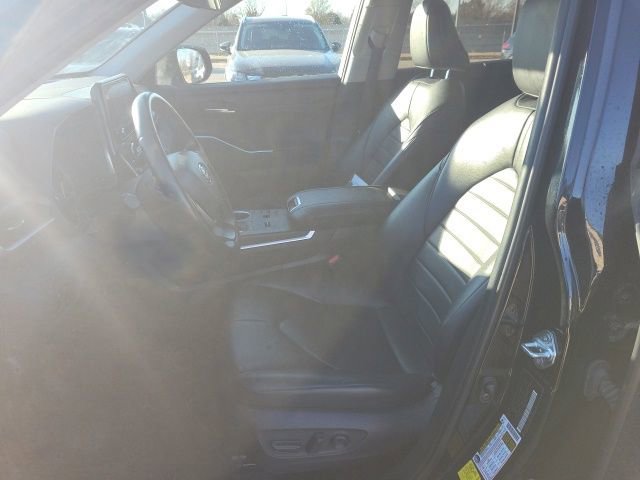 Used 2024 Toyota Highlander XLE image 17