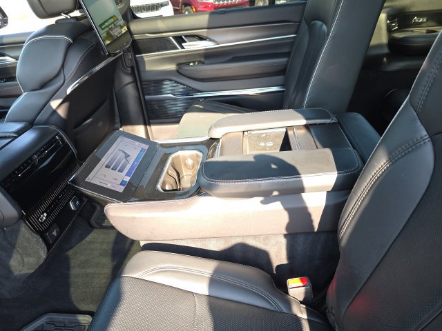 Used 2025 Jeep Grand Wagoneer Series II Obsidian w/ Quick Order Packagew 28T AWD/4WD image 28