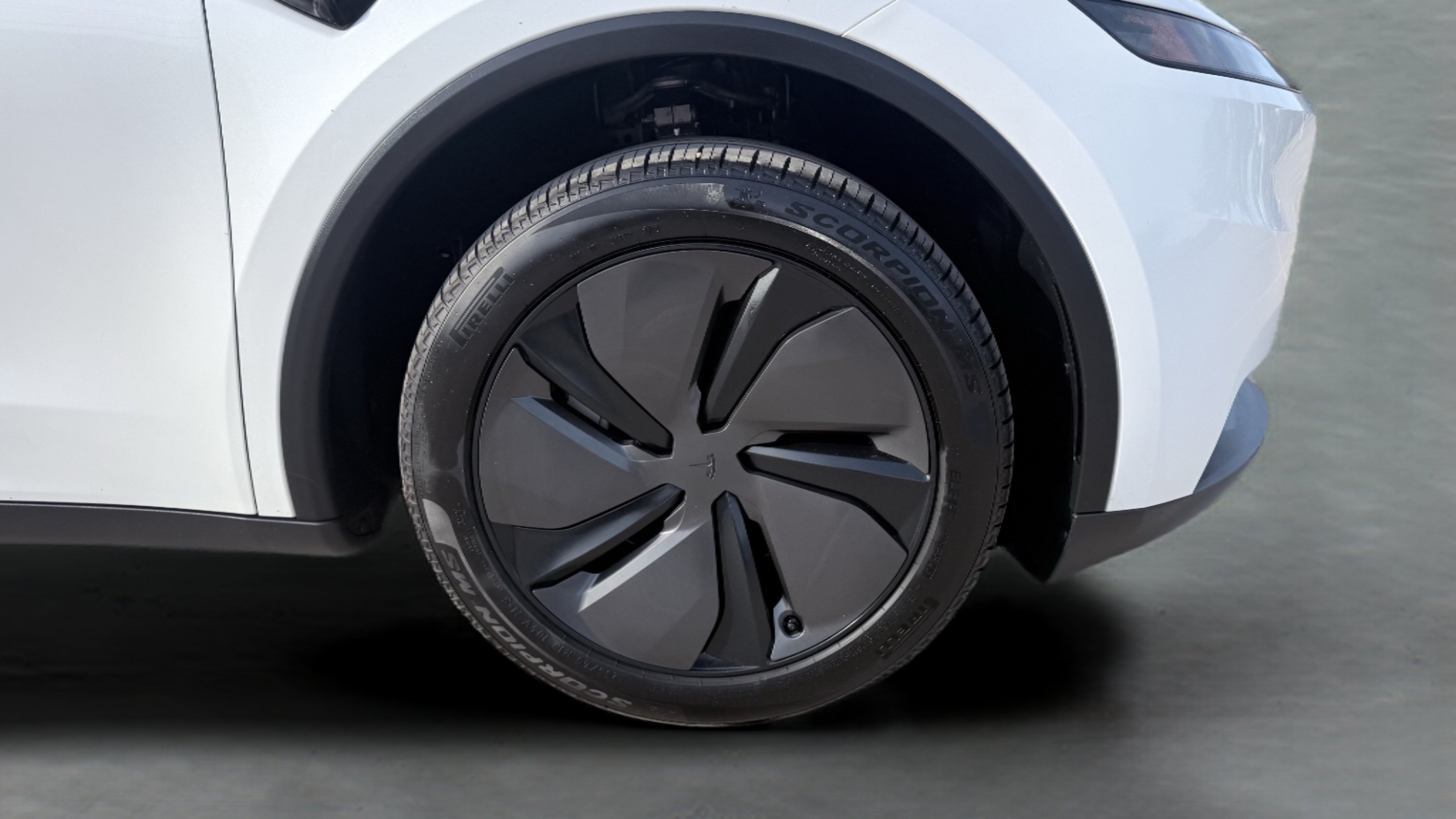 Used 2026 Tesla Model Y 2WD image 9
