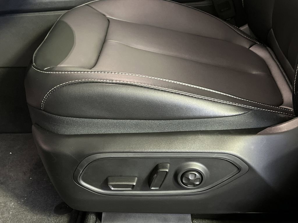 New 2025 Jeep Grand Cherokee Limited w/ Black Appearance Package image 14