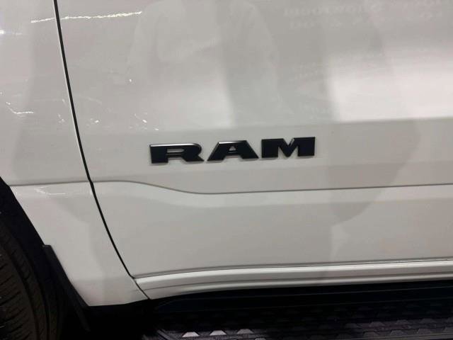 Used 2023 RAM 1500 Laramie AWD/4WD image 10