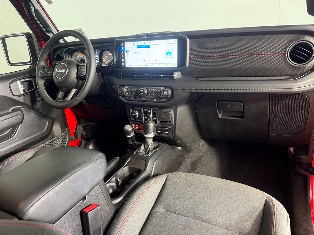 Used 2025 Jeep Wrangler Unlimited Rubicon w/ Convenience Group AWD/4WD image 14