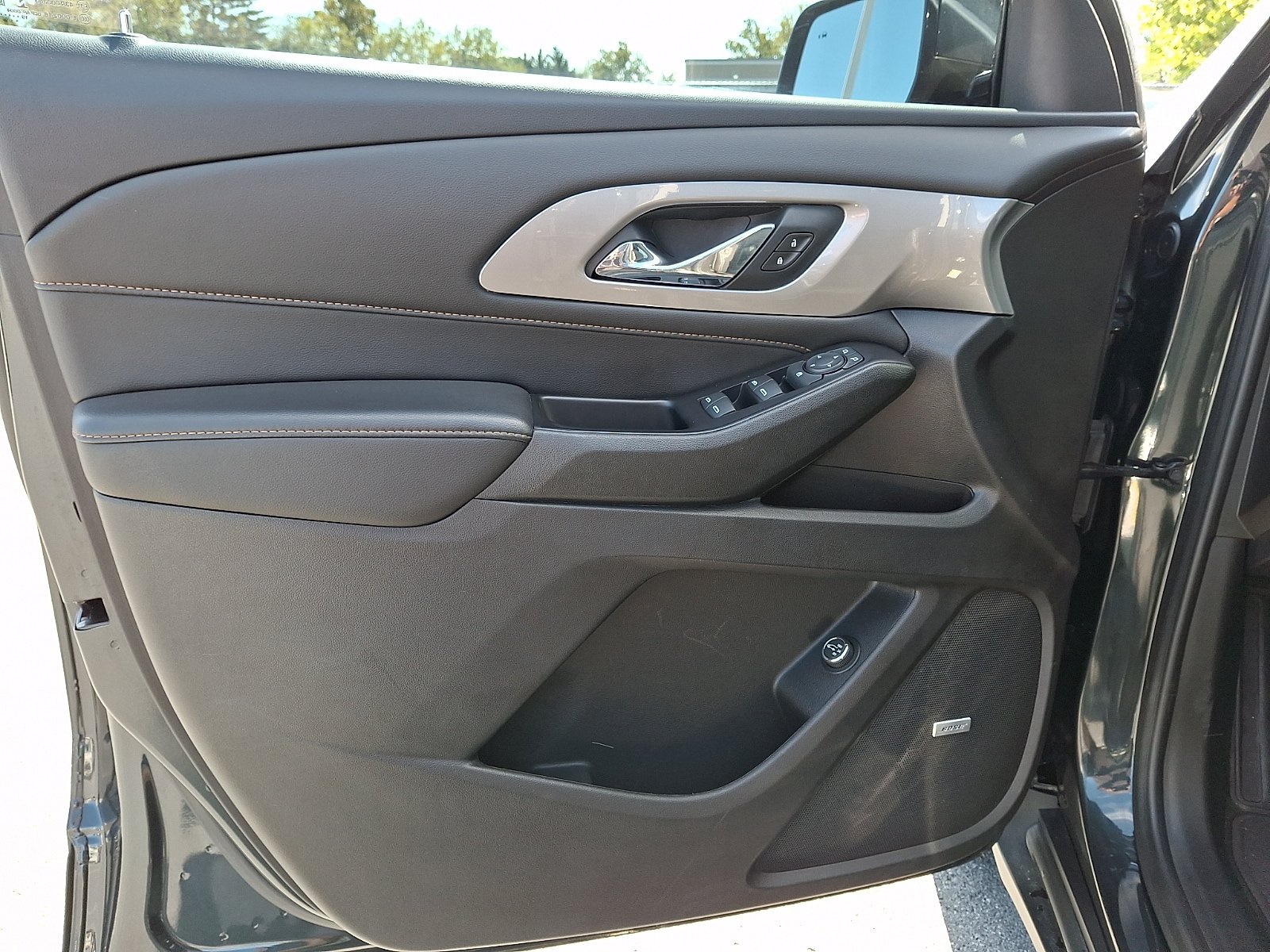 Used 2020 Chevrolet Traverse LT w/ LT Premium Package FWD image 15