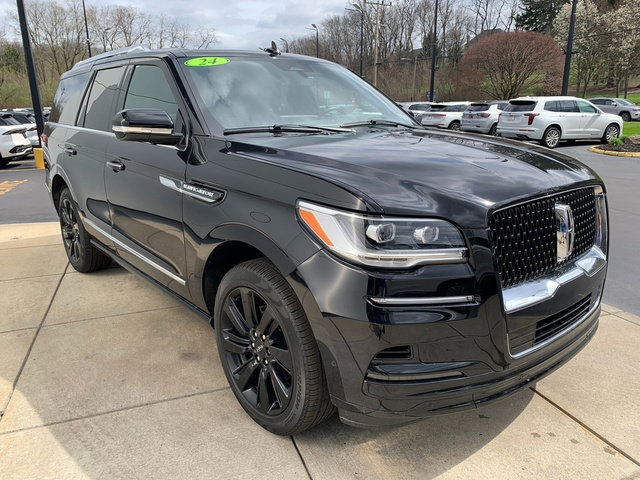 Certified 2024 Lincoln Navigator Reserve AWD/4WD image 9