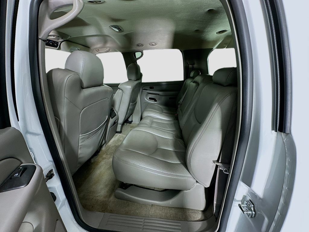 Used 2006 Chevrolet Suburban LS w/ Smart Select Package RWD image 18