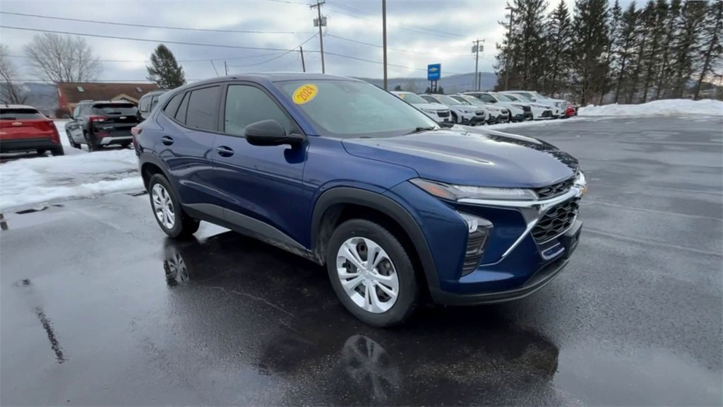 Certified 2024 Chevrolet Trax LS w/ Driver Confidence Package image 2