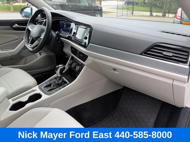 Used 2023 Volkswagen Jetta SE w/ Panoramic Sunroof Package FWD image 11
