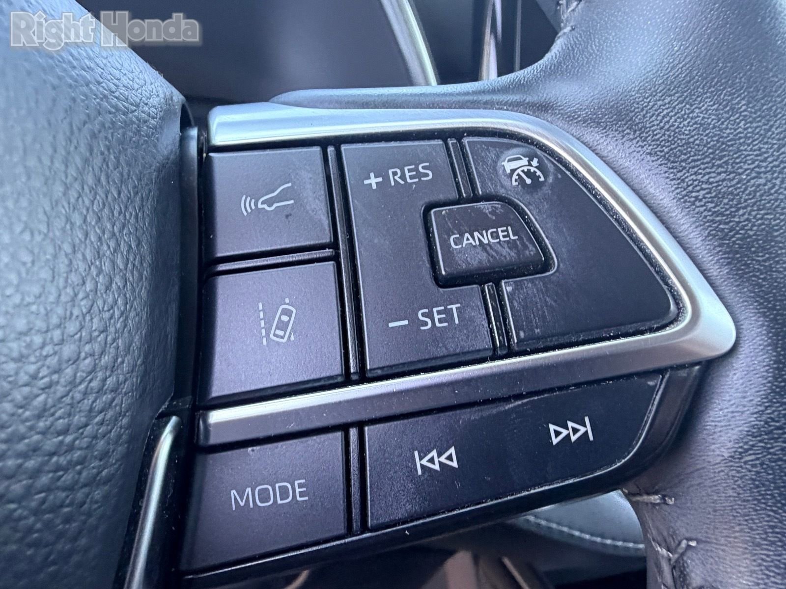 Used 2020 Toyota Highlander Platinum FWD image 23