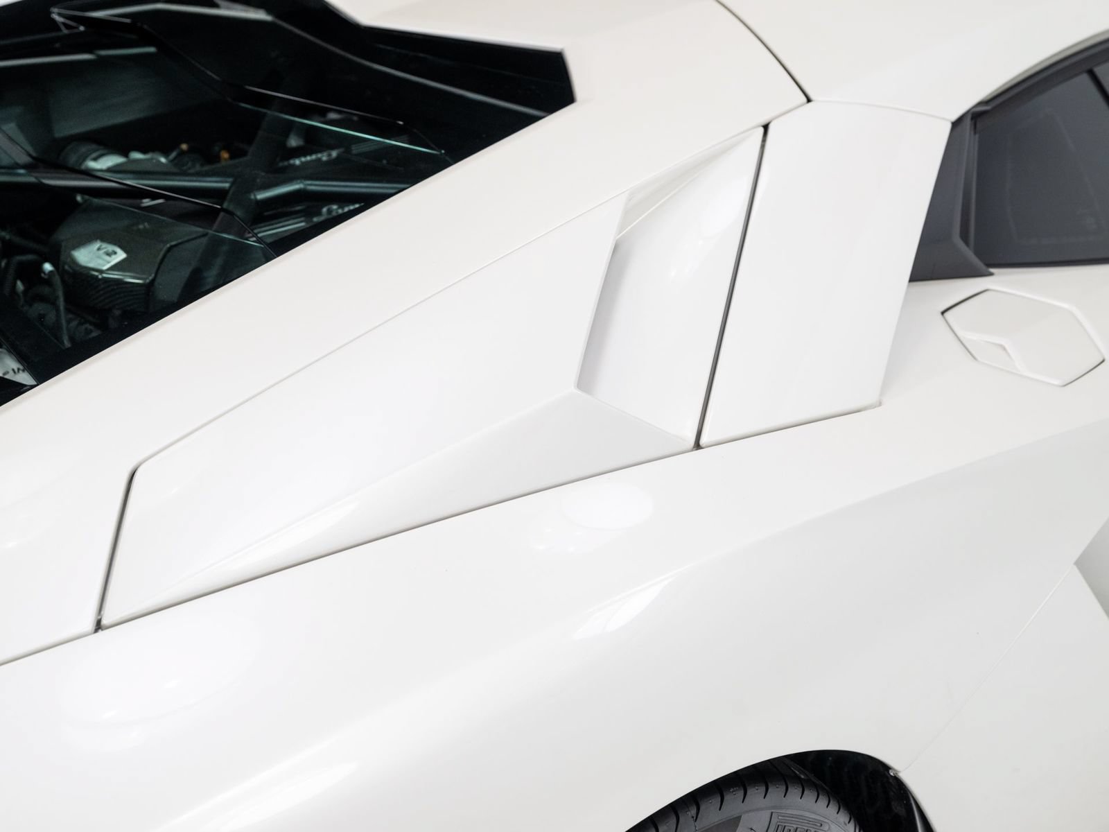 Used 2018 Lamborghini Aventador S AWD/4WD image 28