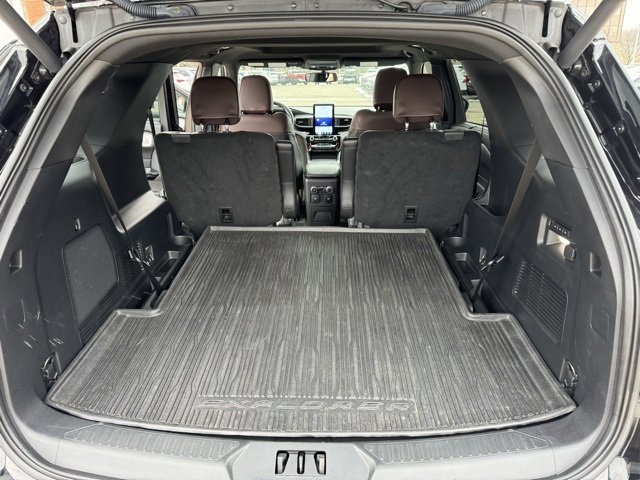 Used 2022 Ford Explorer Platinum w/ Equipment Group 601A image 9