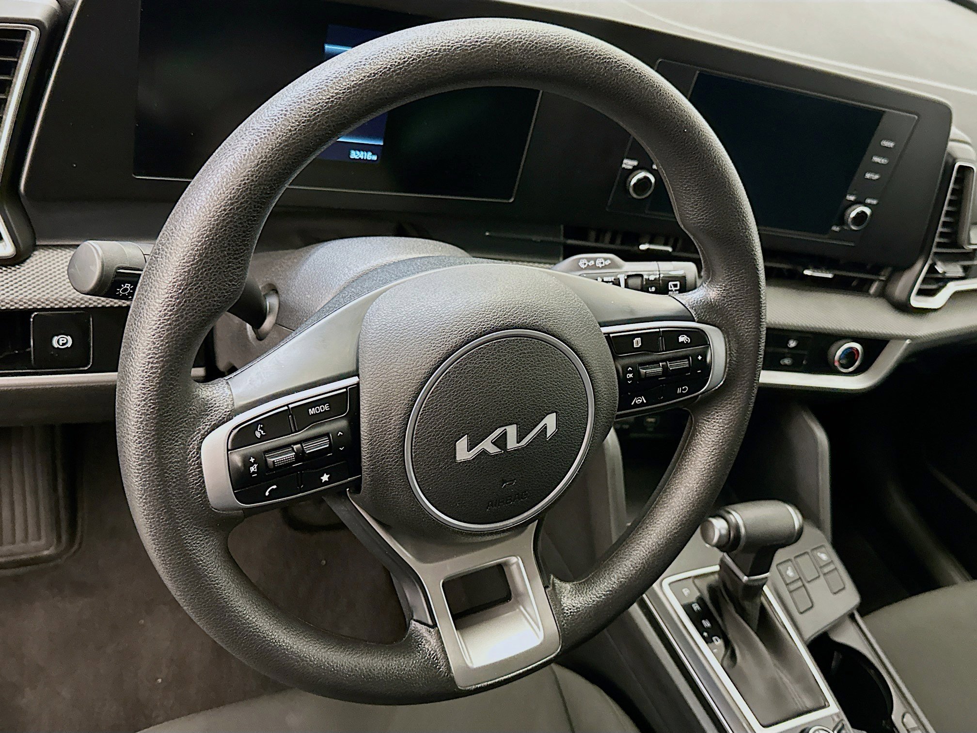 Used 2025 Kia Sportage LX AWD/4WD image 18